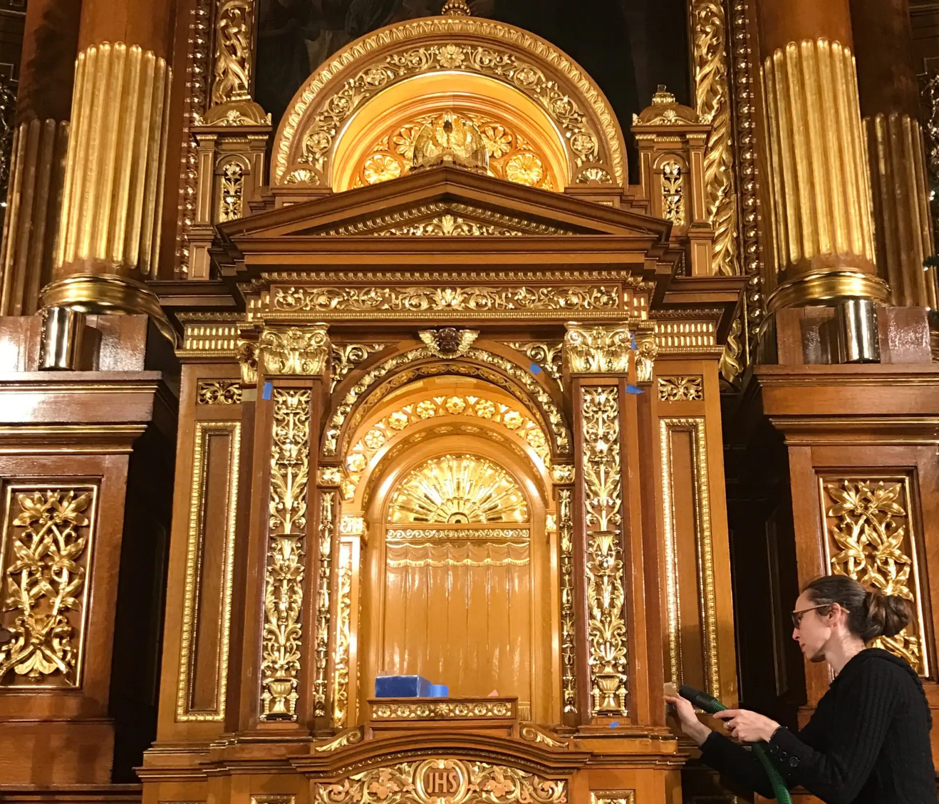 Altar during gilding restoration