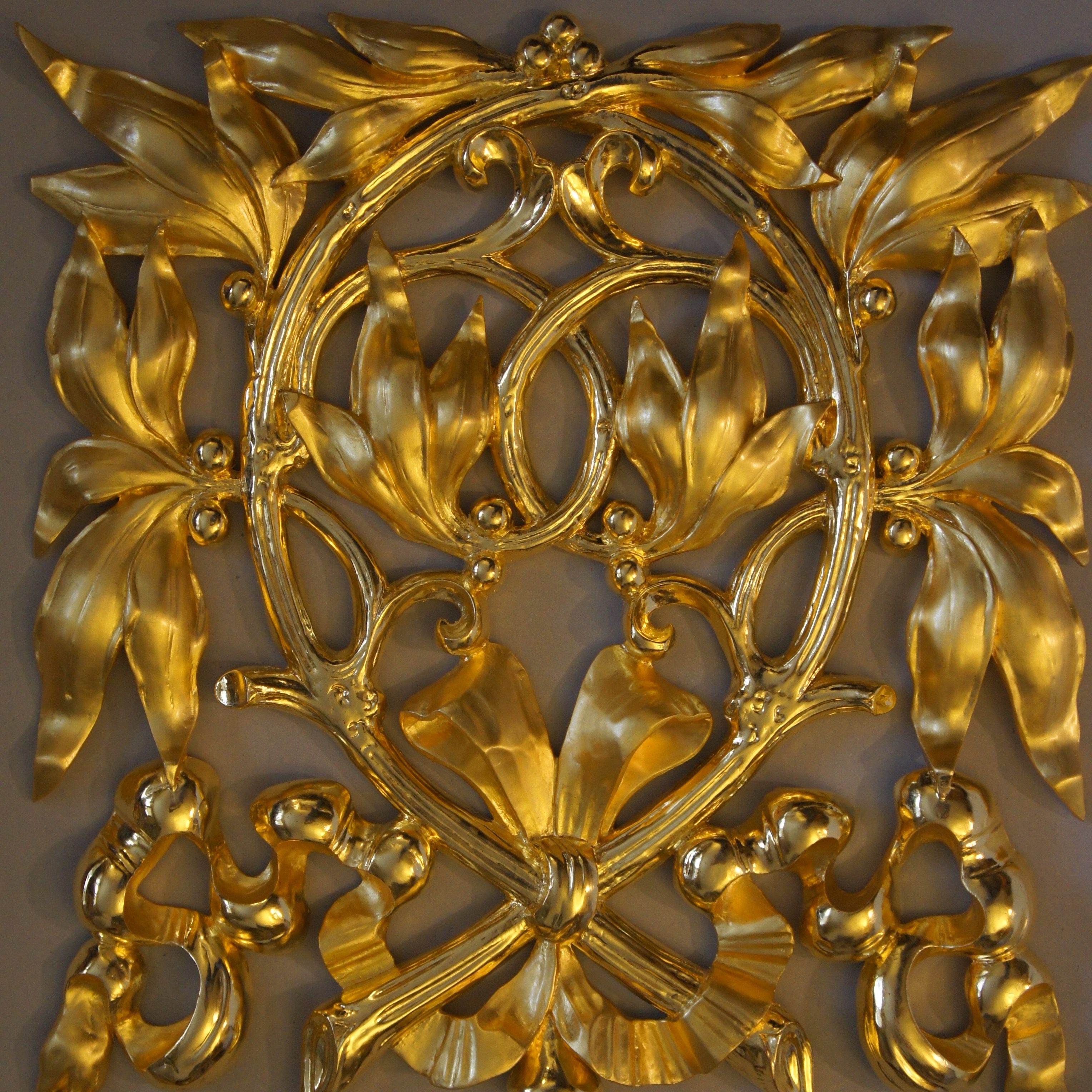 Full view of wooden ornament after gilding conservation