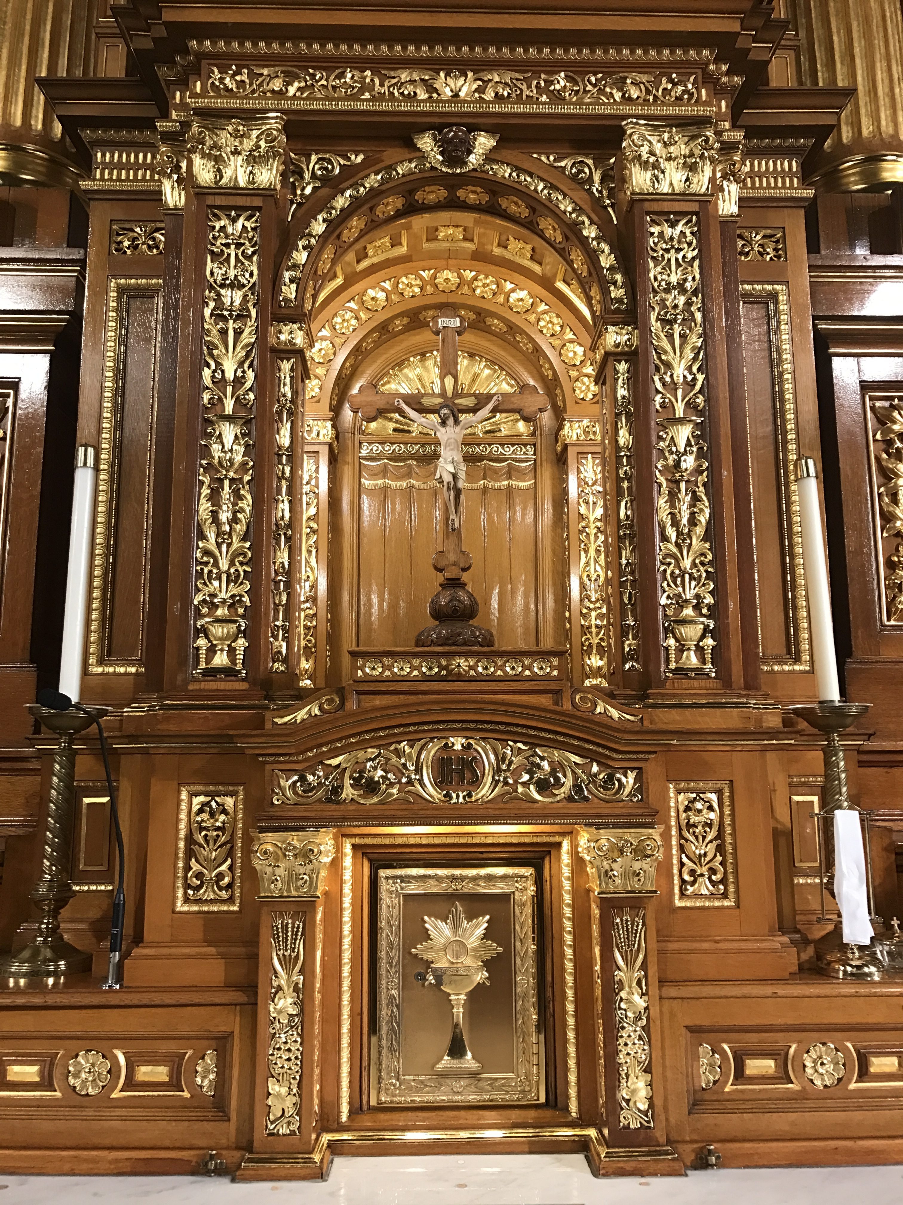 Close up of altar after gilding restoration