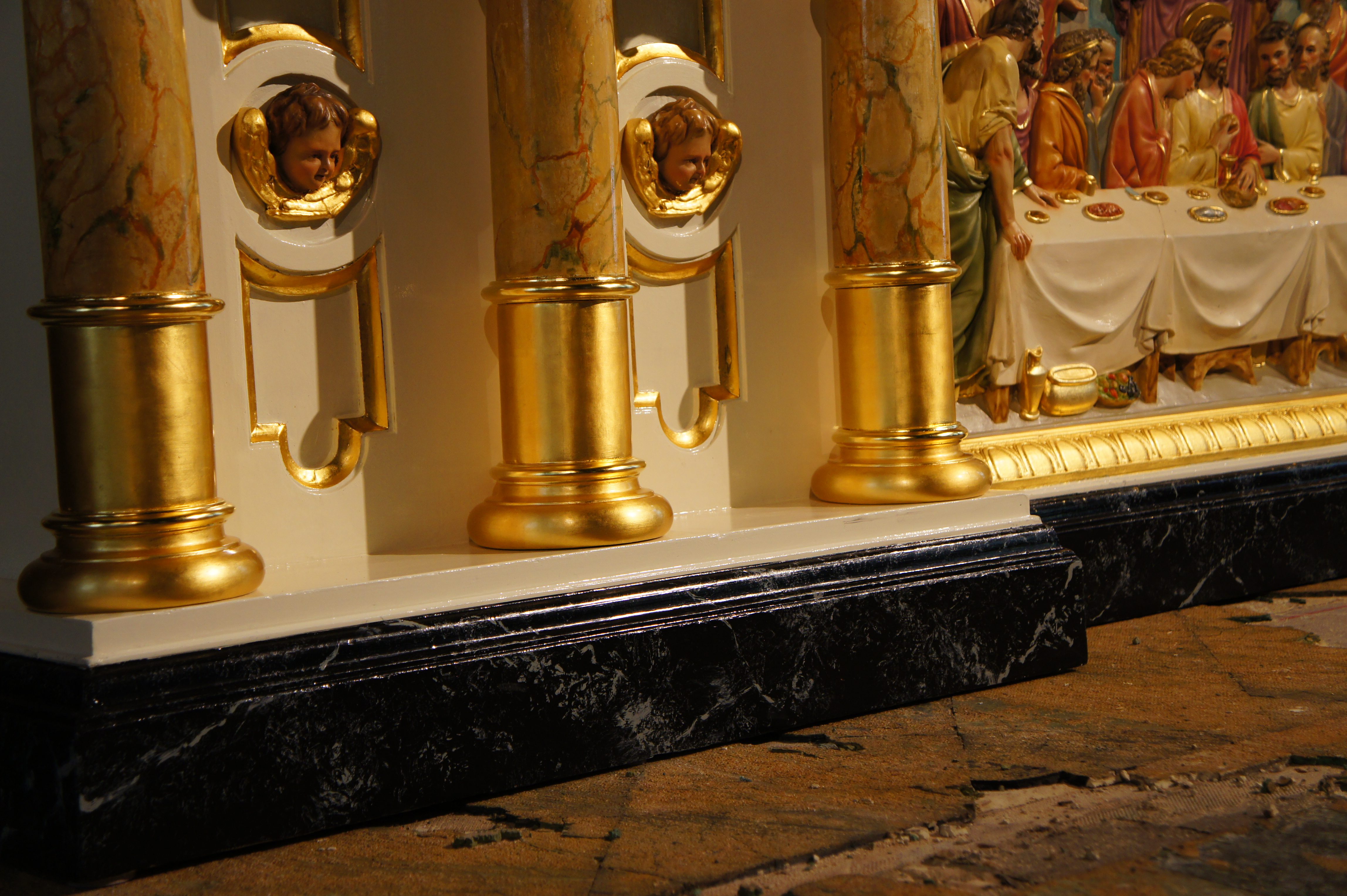 Tabernacle after gilding conservation and marble imitation