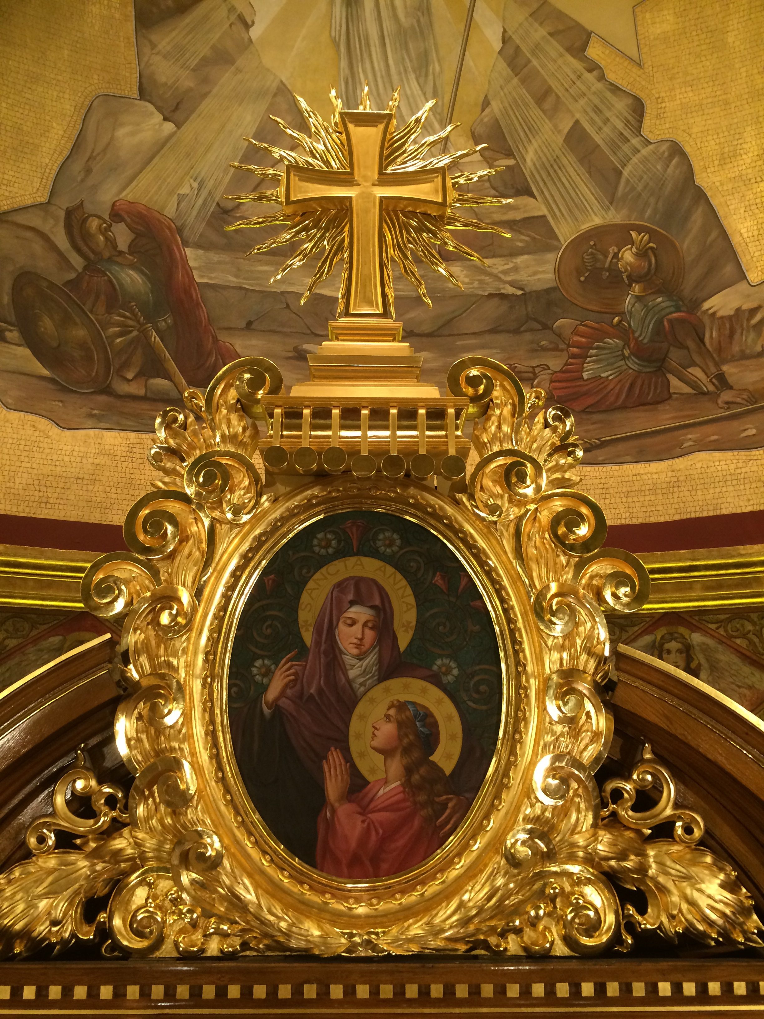 Frame on altar after gilding restoration
